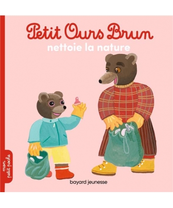 Petit Ours Brun Nettoie La Nature
