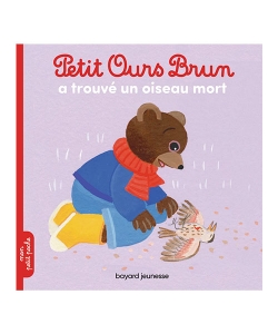 Petit Ours Brun A Trouve Un Oiseau Mort