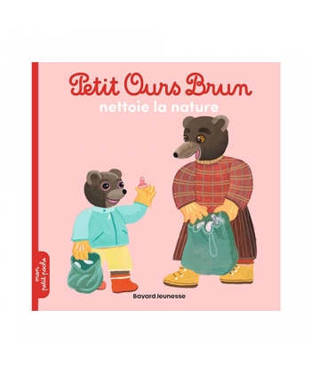 Petit Ours Brun Nettoie La Nature